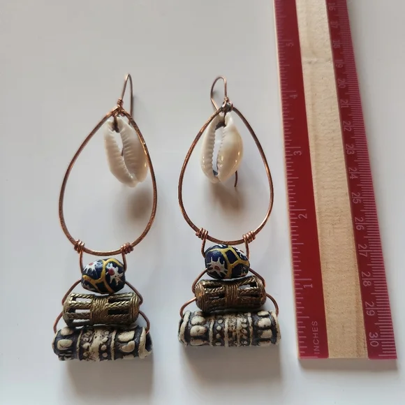 Rework Creative Handcrafted Cowrie Shell Bead  Copper Wire Earrings.  - Picture 3 of 4